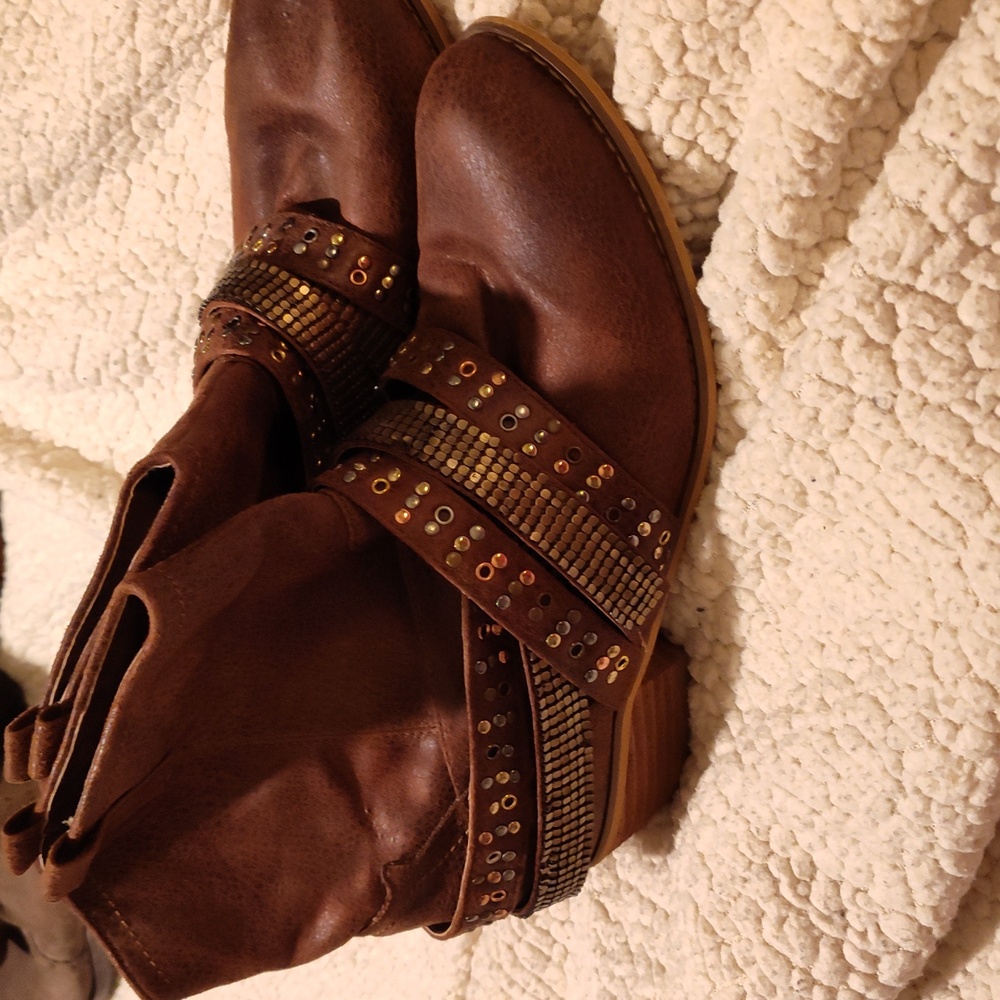 CBB10- Not Rated 8.5 Slip On Heeled Ankle Boots